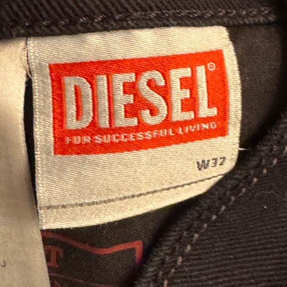 Black diesel jeans. Waist size 32. Worn once. - Picture 2 of 4